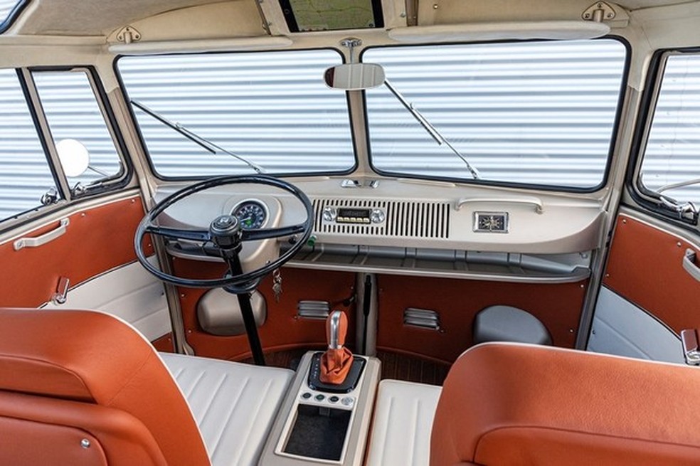 Interior manteve a tradicional prateleira sob o painel, mas ganhou console central (Foto: Divulgação) — Foto: Auto Esporte