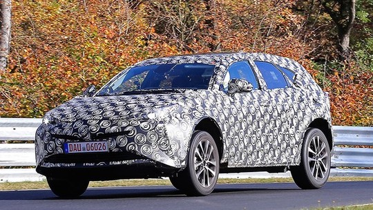 Flagra: novo Toyota Prius perua já está em testes