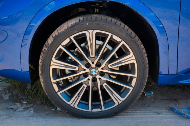 BMW X2 sendo distribuída em Ananindeua (PA)