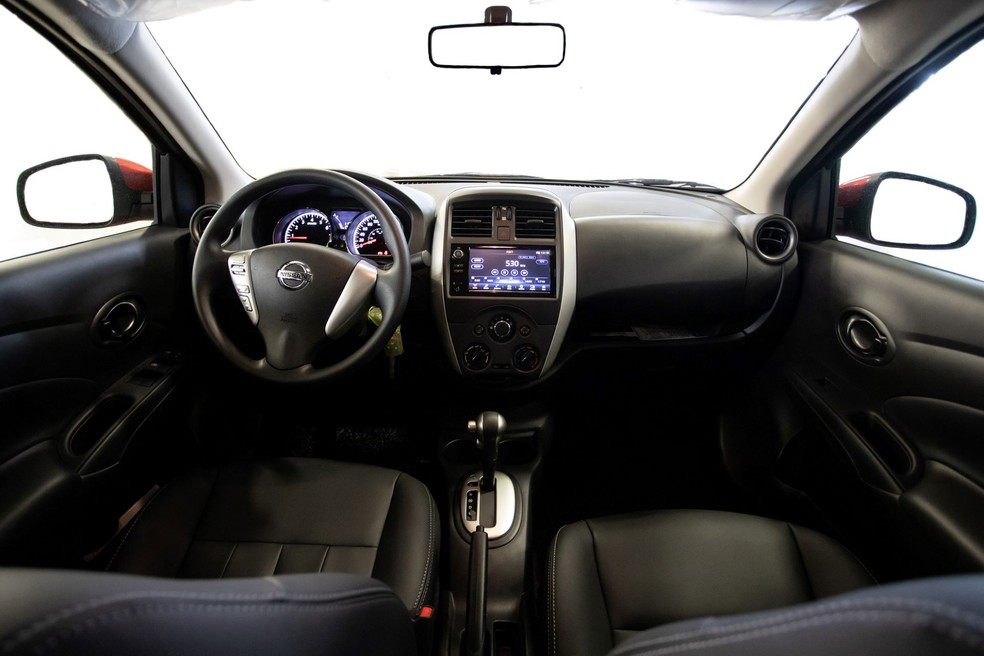 Outra questão do Nissan Versa V-Drive se dá no frágil acabamento interno — Foto: Divulgação
