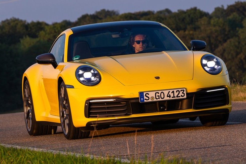 É quase impossível diferenciar o 911 Carrera do Carrera S (Foto: Divulgação) — Foto: Auto Esporte