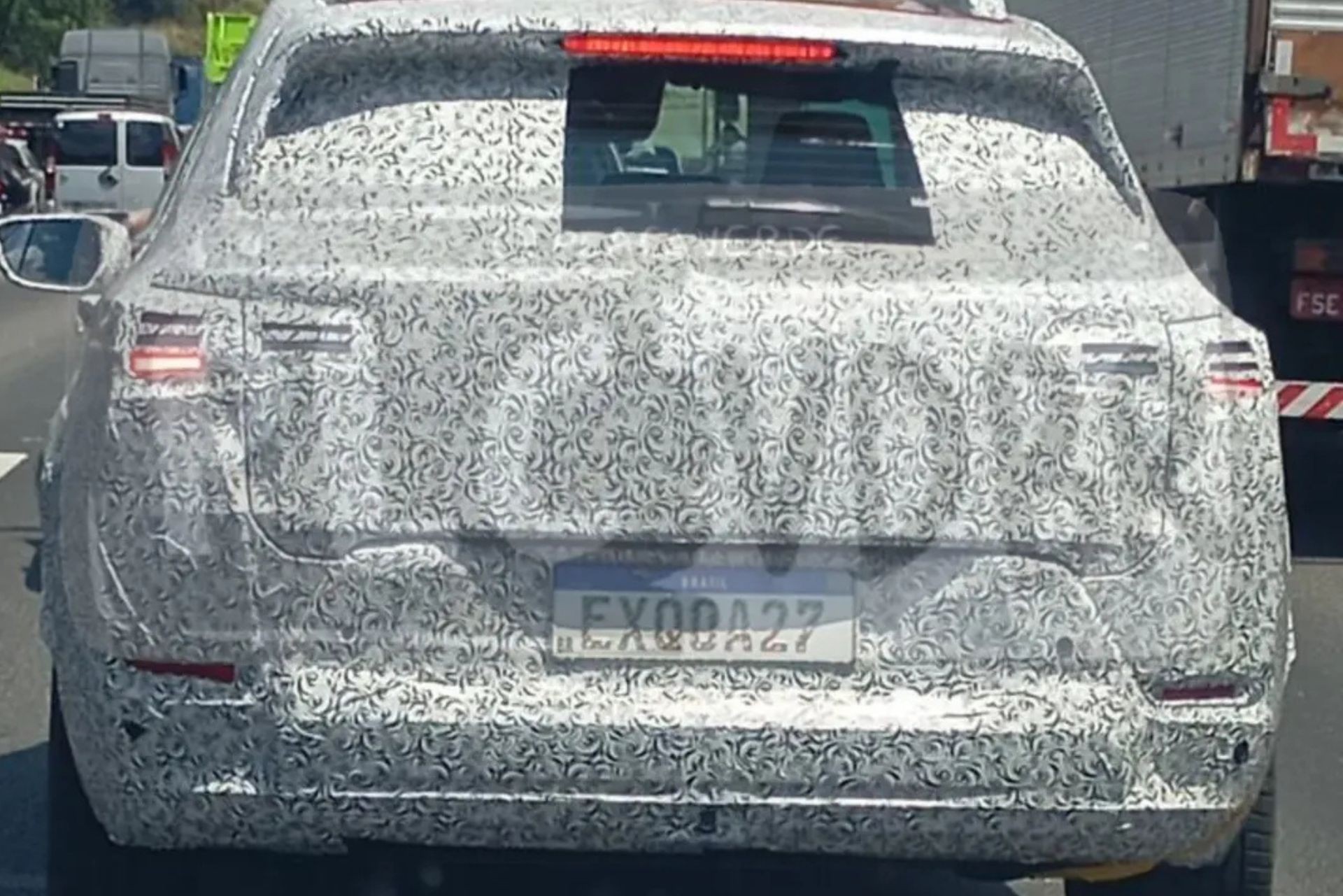 Flagra: Chevrolet Sonic, o SUV do Onix, será revelado antes do esperado