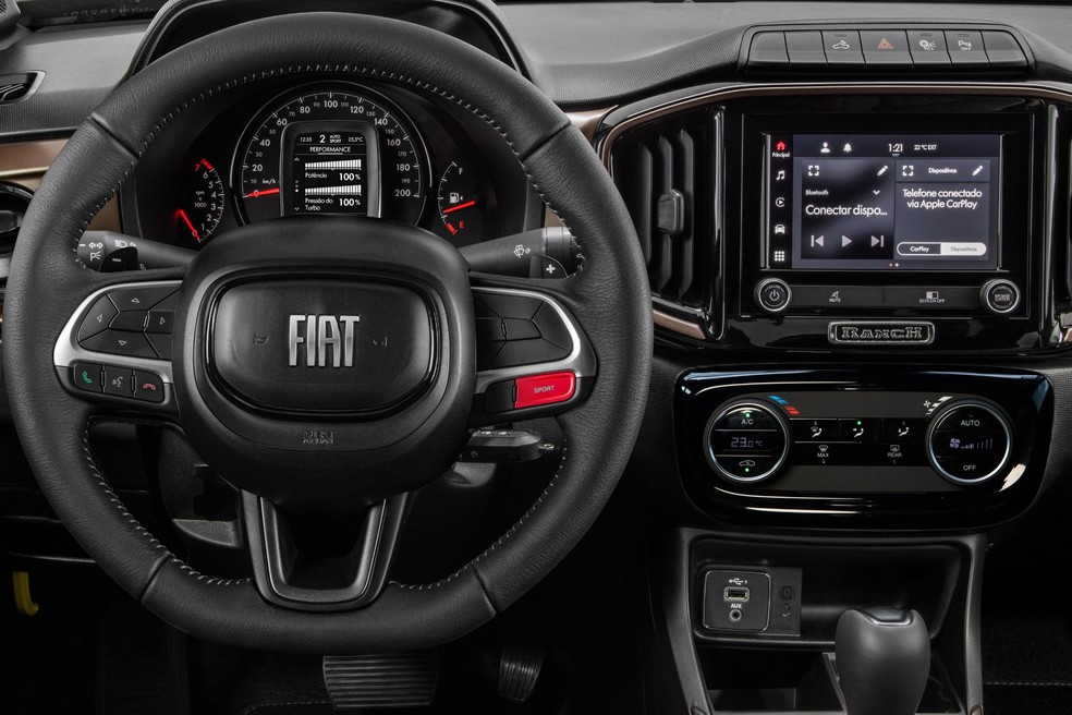 Central multimídia da Fiat Strada é a de sete polegadas, mesmo nas versões mais caras  — Foto: Divulgação