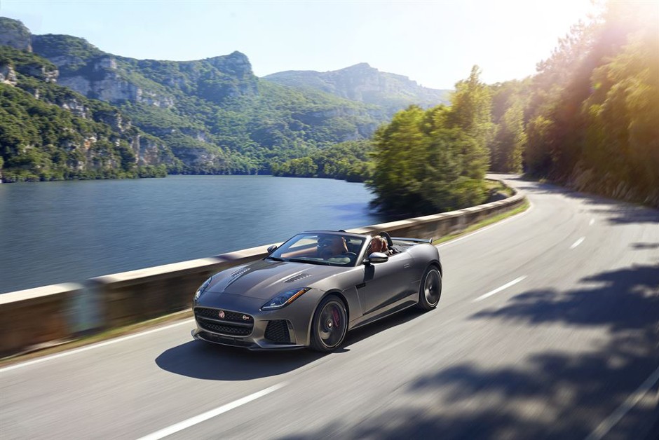 Jaguar F-Type SVR conversível