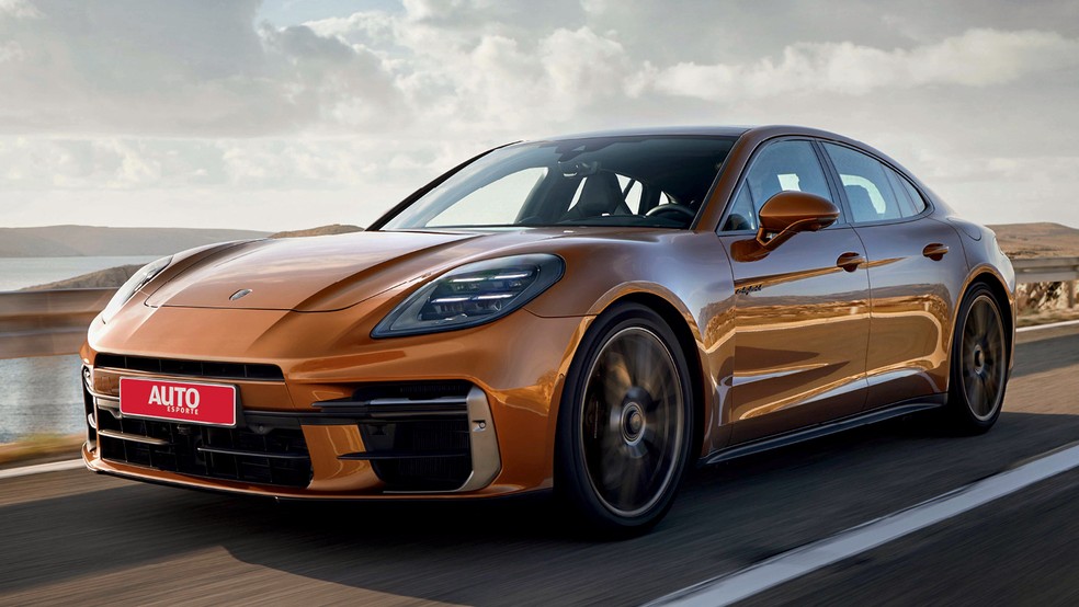 Novo Porsche Panamera muda comedidamente, mas traz vincos e recortes mais agressivos — Foto: Divulgação