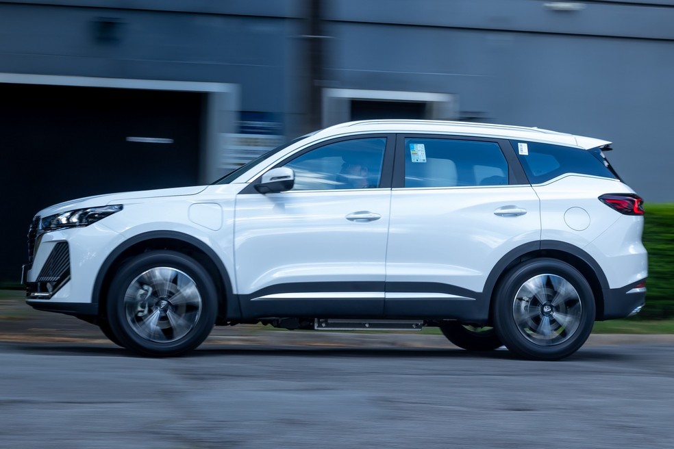 Caoa Chery Tiggo 7 Pro PHEV tem 1,3 cm a mais por conta do novo para-choque — Foto: Divulgação