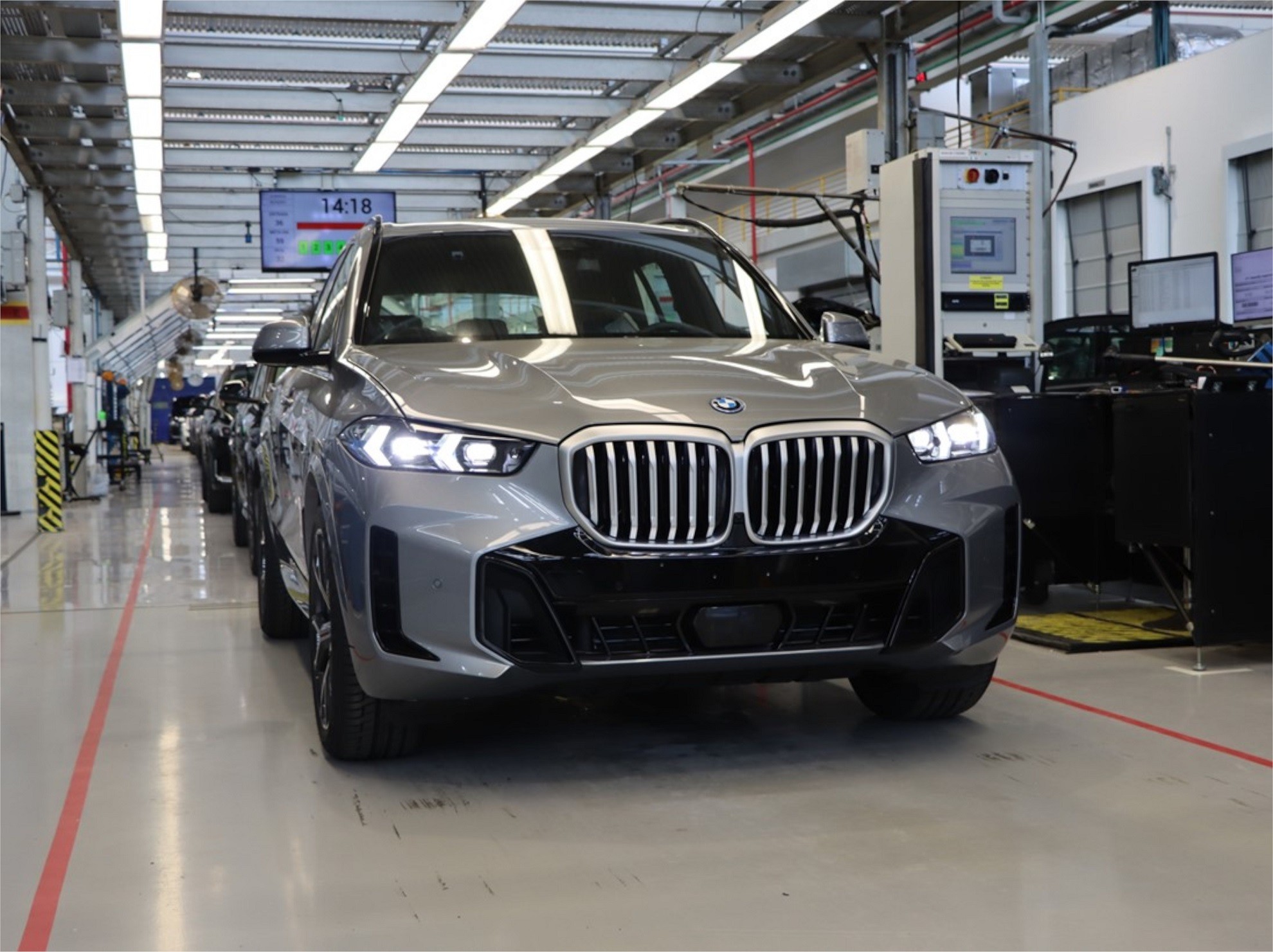 BMW X5 é o primeiro carro híbrido plug-in produzido no Brasil