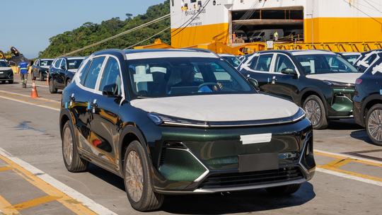 Geely EX5 EM-i já está no Brasil; saiba todos os detalhes do SUV híbrido