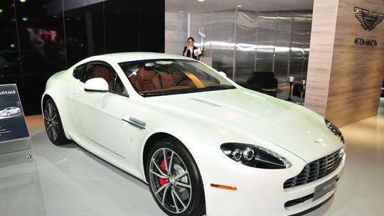 Aston Martin Vantage tem recall por falha em software de transmissão