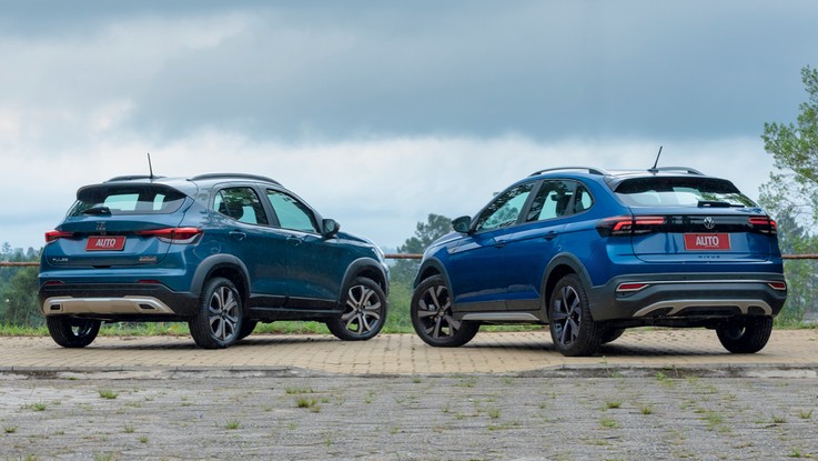 Volkswagen Nivus Highline e Fiat Pulse Impetus - Cor opcional: Como são bem completos, um dos poucos opcionais da dupla é a pintura, que inclui esses dois belos tons de azul