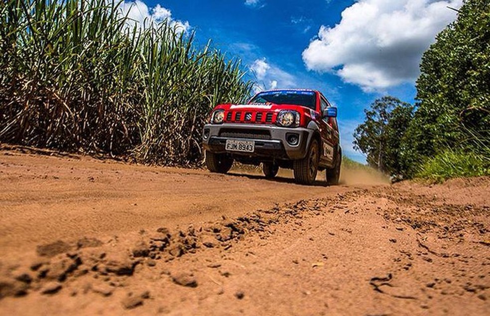 Pneu misto em terra (Foto: Divulgação) — Foto: Auto Esporte