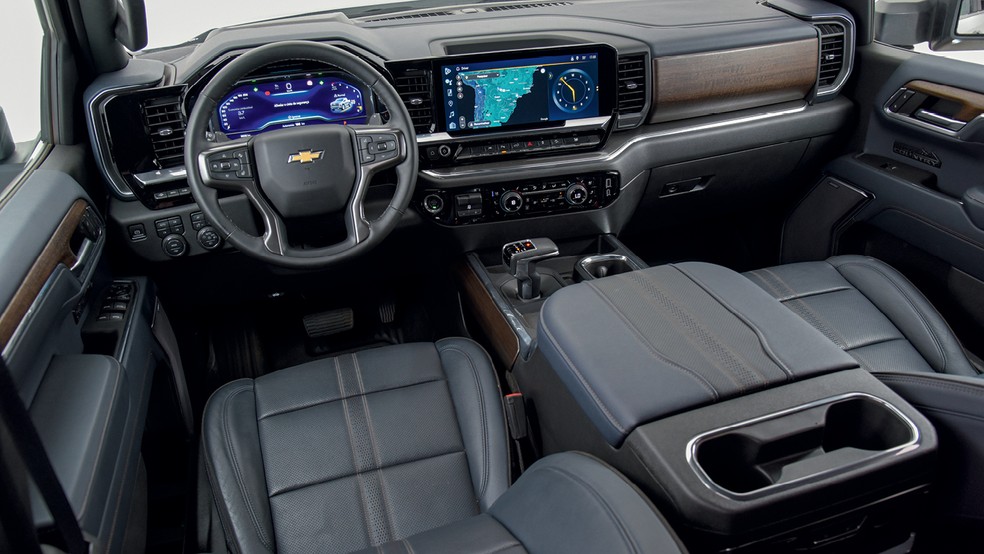 Chevrolet Silverado faz ótimas escolhas de materiais no acabamento interno — Foto: Murilo Góes/Autoesporte
