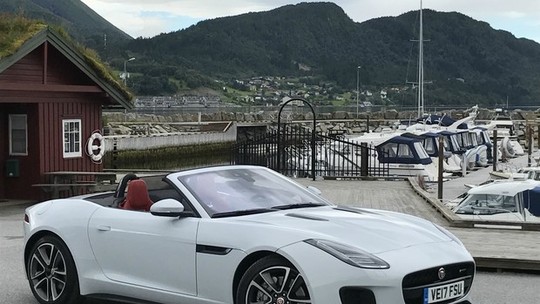 Aceleramos o Jaguar F-Type 2.0 turbo de 300 cv