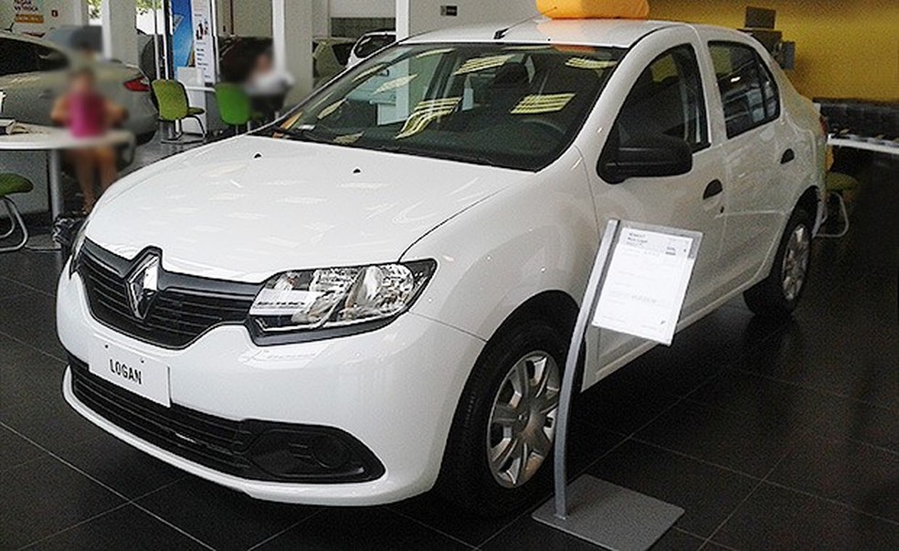 Renault Logan nas lojas (Foto: Tereza Consiglio/Auto News Brasil) — Foto: Auto Esporte