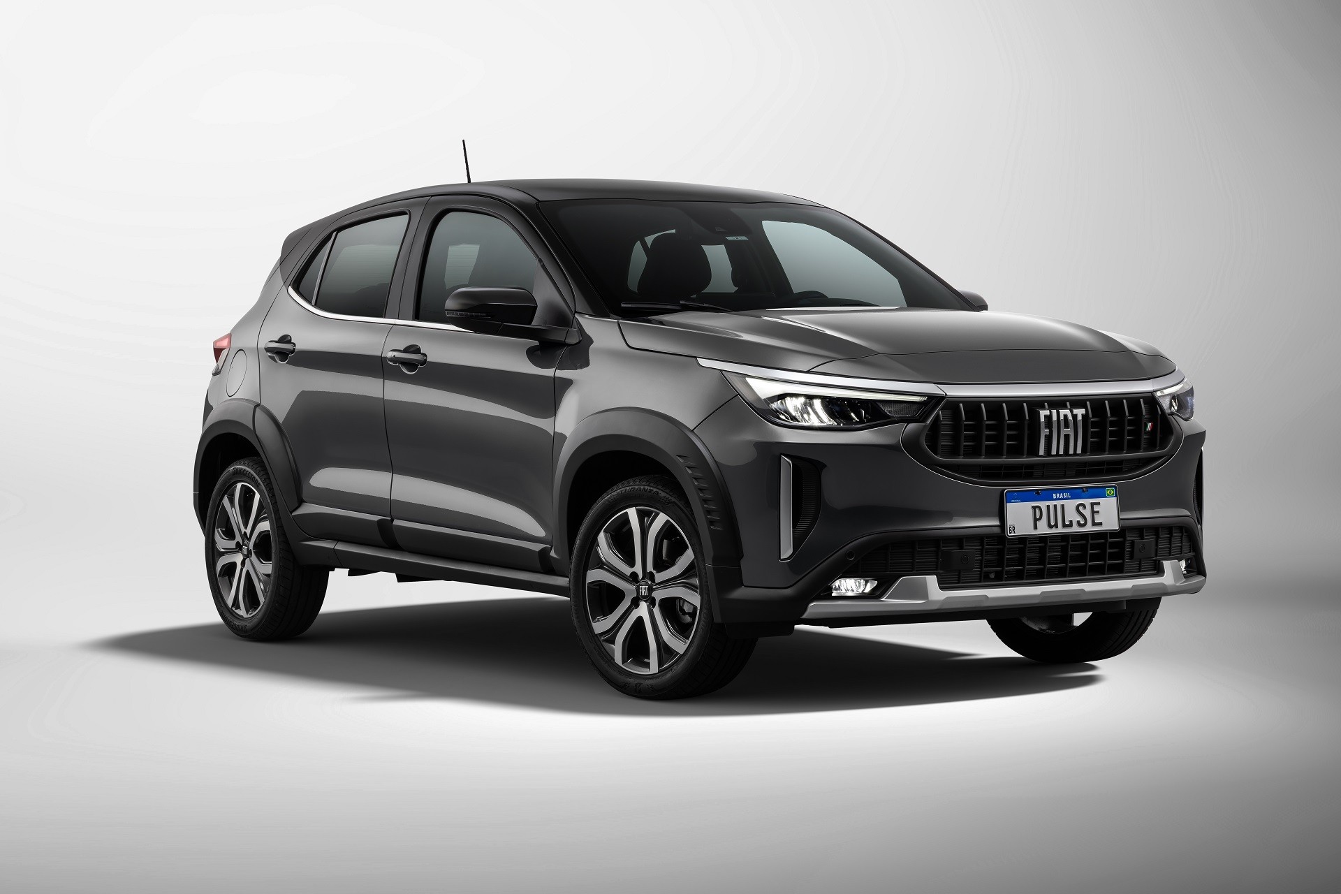 Fiat Pulse 2026 tem teto solar e câmbio manual para brigar com VW Tera