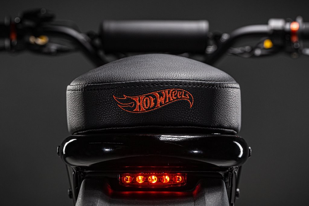 A e-bike carrega o emblema da marca— Foto: Divulgação
