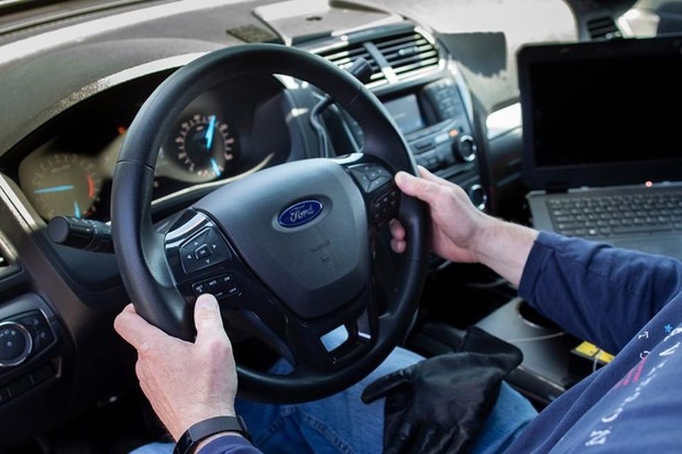 Em alguns modelos é possível ativar o sistema pelo controle de cruzeiro (Foto: Divulgação) — Foto: Auto Esporte