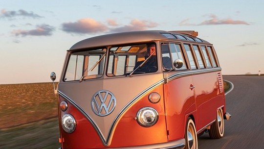 Essa VW Kombi 1966 é 100% elétrica, tem 83 cv e chega a 130 km/h