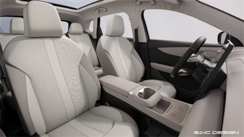 Cabine do MG ES5 tem acabamento em soft touch, console amadeirado e teto solar panorâmico — Foto: Divulgação