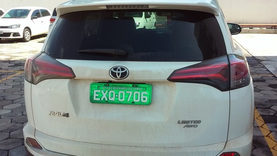 Versão mais completa do Toyota RAV4 roda em testes no Brasil