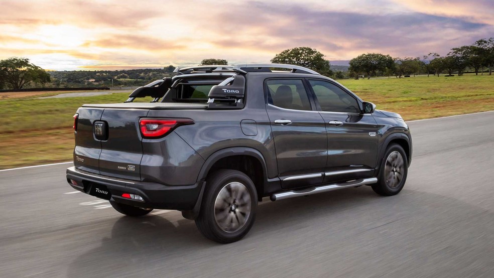 Fiat Toro Ranch é mais barata do que as picapes médias de cabine dupla de entrada — Foto: Divulgação