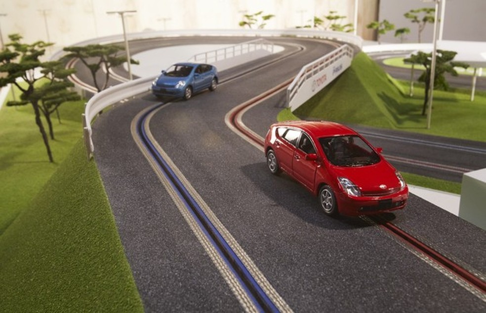 Toyota Prius de brinquedo pode ser movido pela força do pensamento no Brasil (Foto: Divulgação) — Foto: Auto Esporte