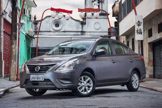 Nissan Versa 2016-2020 dianteira