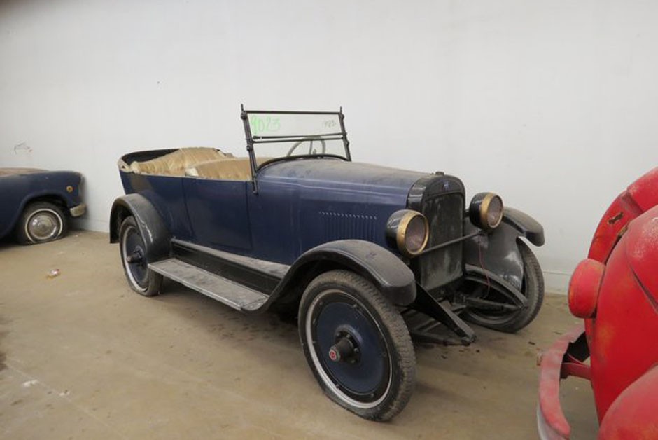 Coleção com mais de 700 carros vintage é leiloada nos EUA