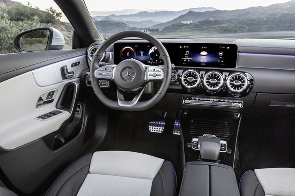 O interior é moderno com telas digitais e, ao mesmo tempo, com materiais de qualidade (Foto: Divulgação) — Foto: Auto Esporte