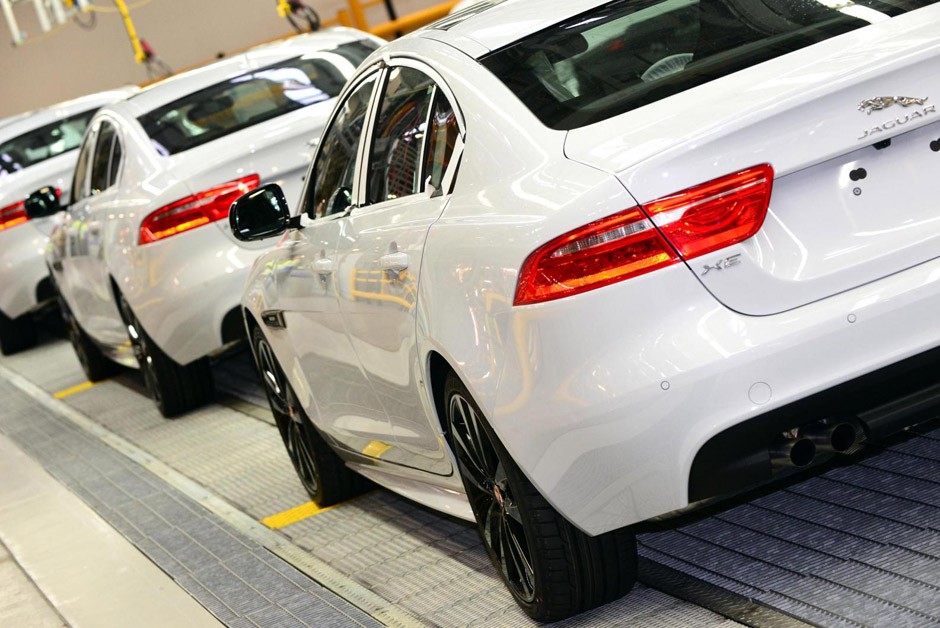 Jaguar XE 2015  