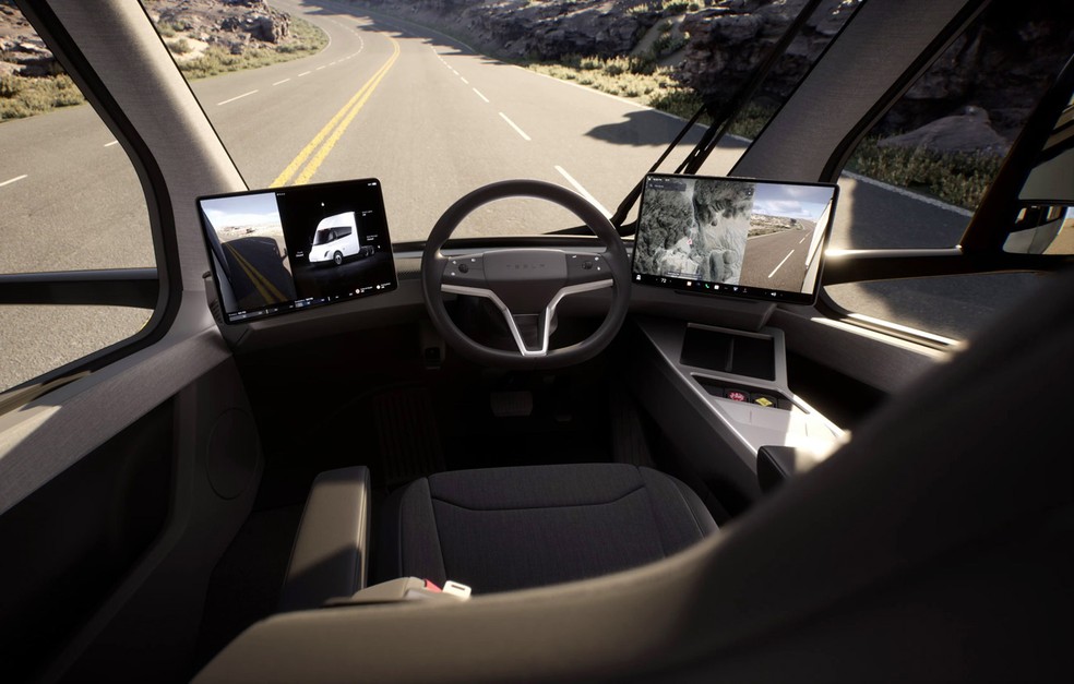 Interior do Tesla Semi tem duas telas de 15 polegadas — Foto: Divulgação