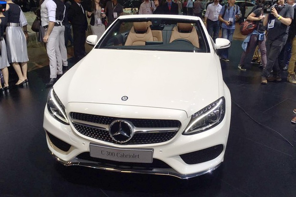 Mercedes-Benz C300 Cabriolet no Salão do Automóvel 2016 (Foto: Auto News Brasil) — Foto: Auto Esporte