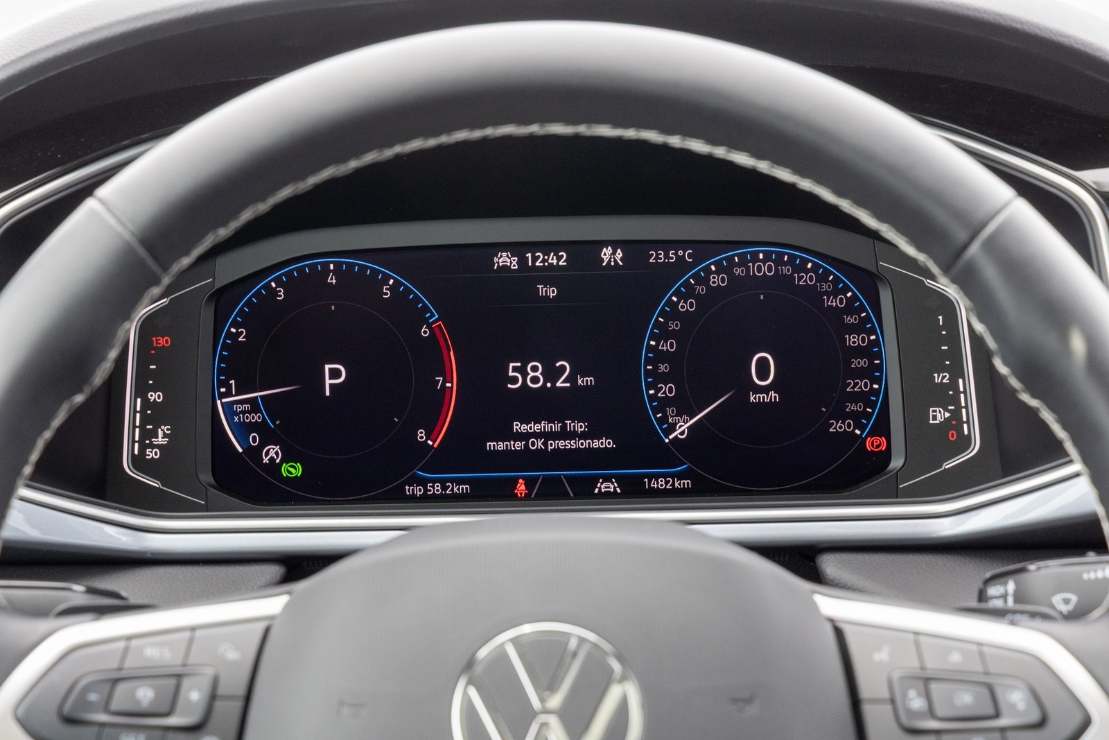 Volkswagen Taos Highline 2026 - Painel de instrumentos — Foto: Renato Durães/Auto News Brasil