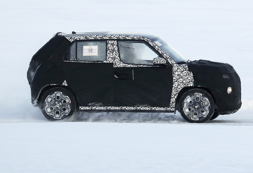 Novo mini SUV tem maçanetas embutidas nas portas traseiras — Foto: Automedia/Auto News Brasil