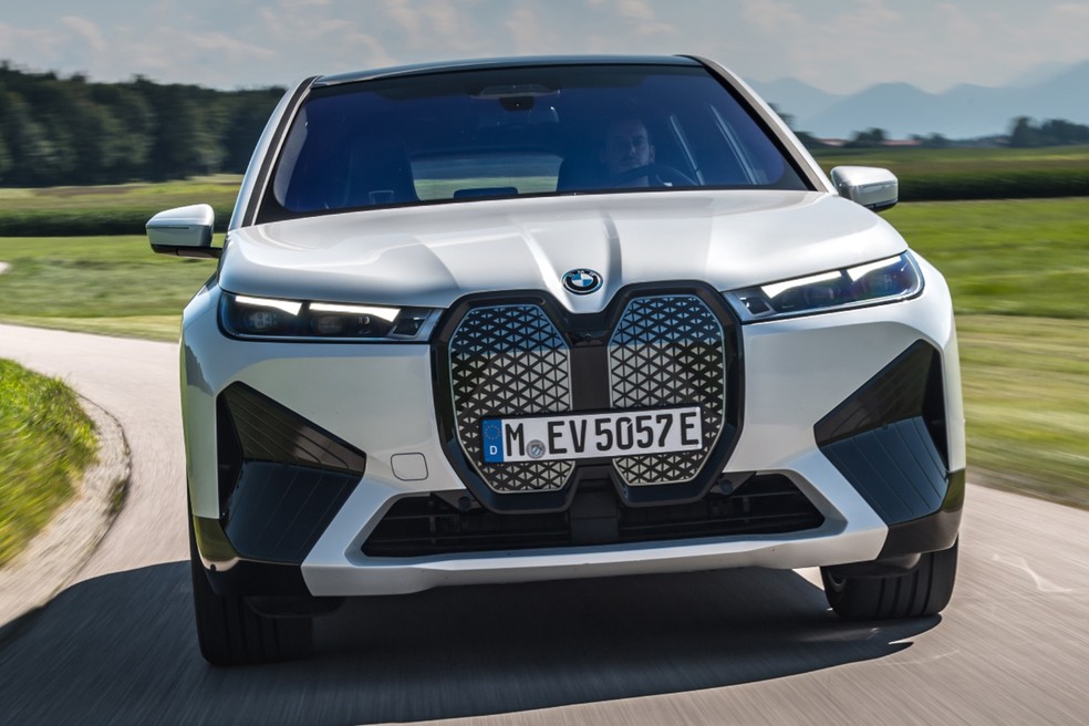 BMW iX será o primeiro SUV elétrico da marca que chegará ao Brasil  — Foto: Divulgação