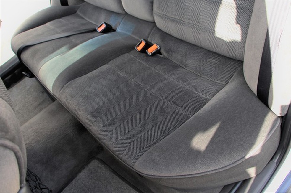 Banco traseiro leva dois adultos altos com muito conforto (Foto: André Jacquillat/Divulgação) — Foto: Auto Esporte