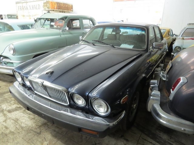 Coleção com mais de 700 carros vintage é leiloada nos EUA