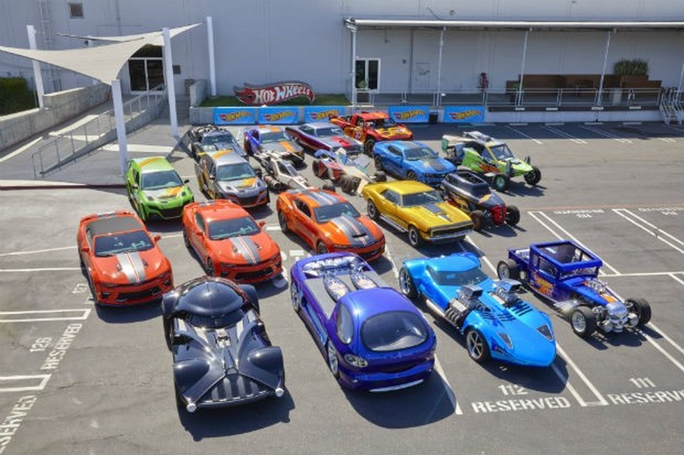 Hot Wheels mostra coleção de carros em tamanho real