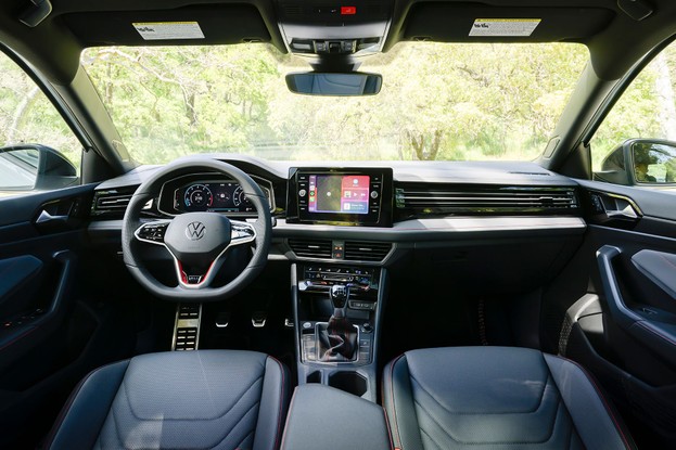 Volkswagen Jetta GLI 2025 apresentado nos Estados Unidos