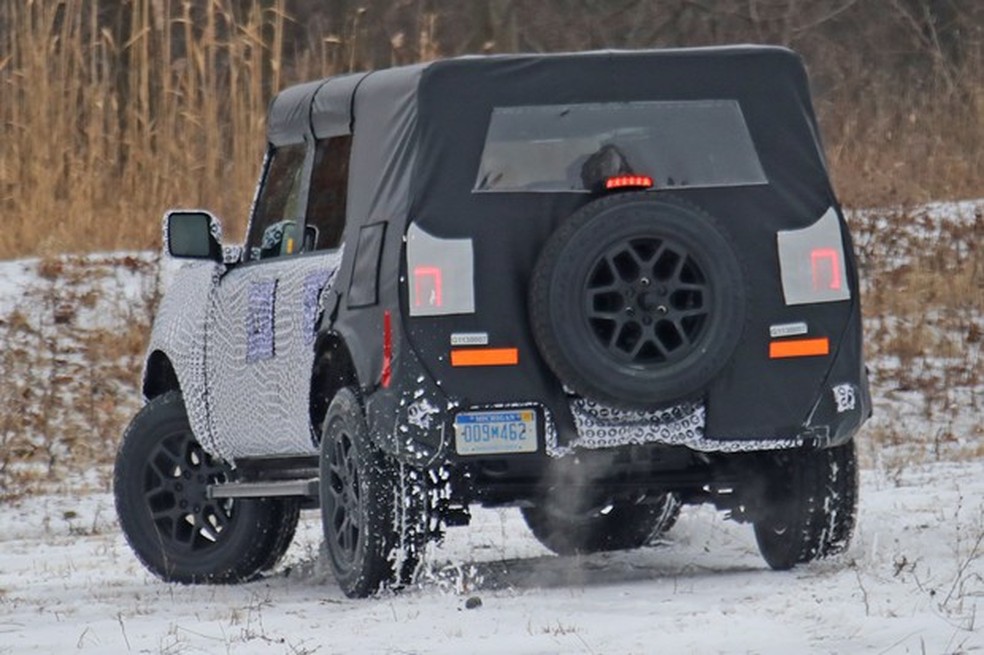 Tal como é nos rivais Defender e Wranger, as lanternas têm filetes de LEDs (Foto: AutoMedia/Auto News Brasil) — Foto: Auto Esporte