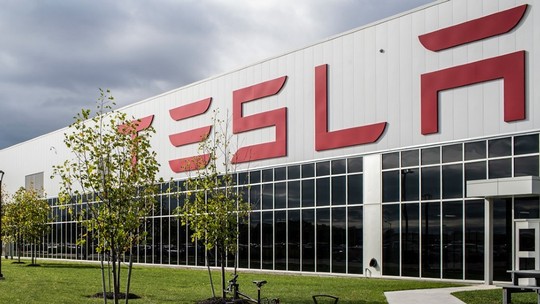 Bolsonaro quer fábrica da Tesla no Brasil, mas isso faz sentido para Elon Musk?