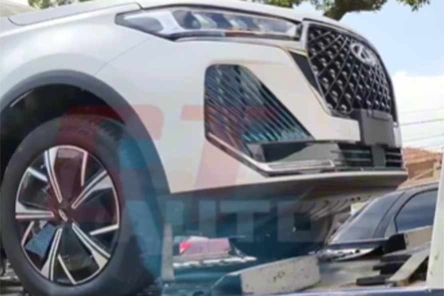 Caoa Chery Tiggo 7 PHEV flagra dianteira e roda