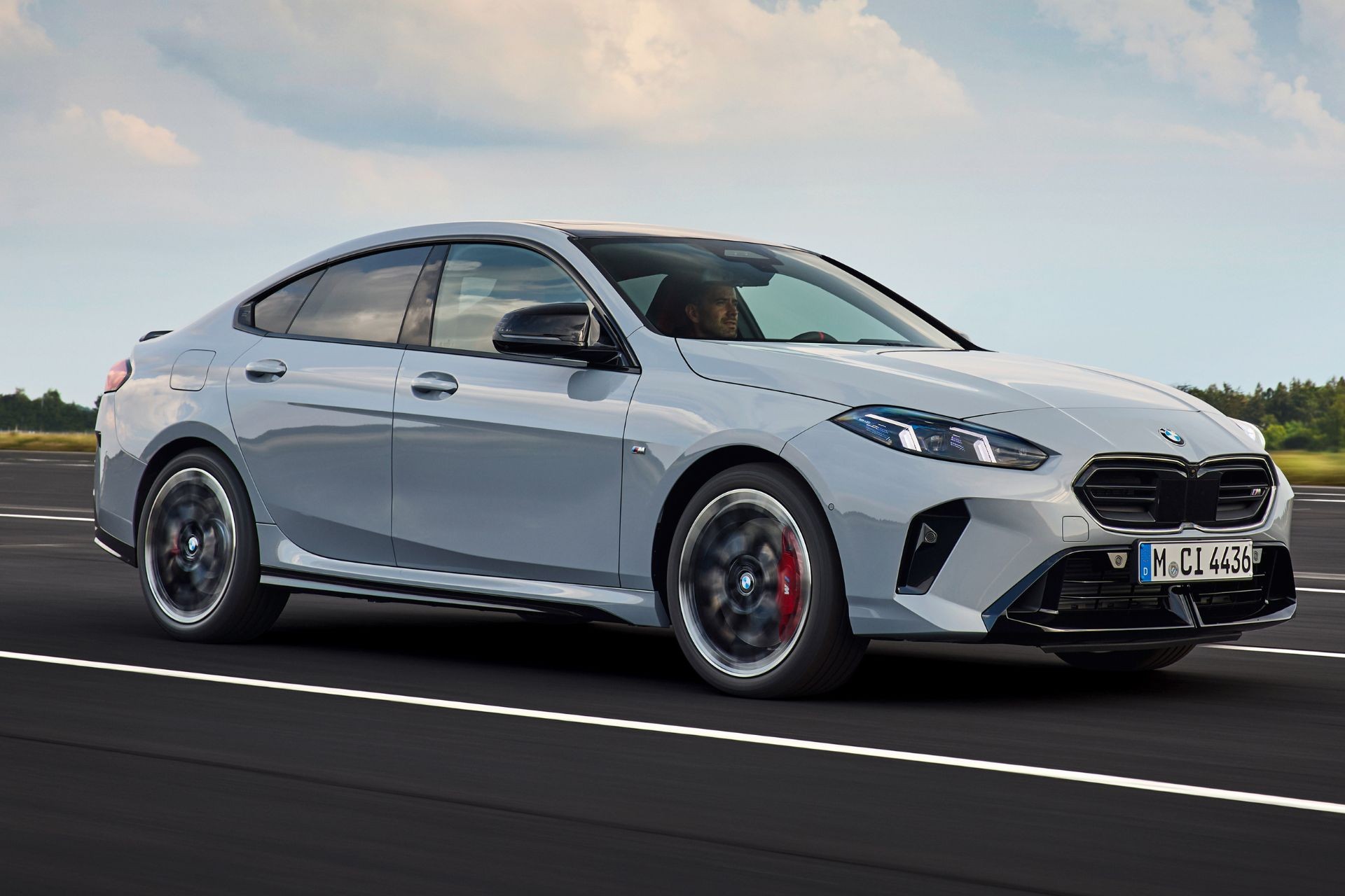 Teste rápido: novo BMW M235 é sedã esportivo e descolado de quase R$ 500 mil