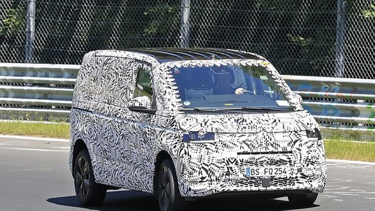 Nova geração da Volkswagen Transporter, sucessora da Kombi, terá motor híbrido