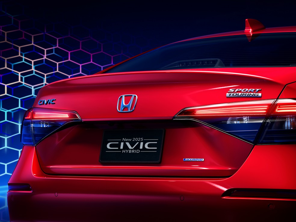 Honda Civic híbrido 2025 chega aos EUA diferente do vendido no Brasil