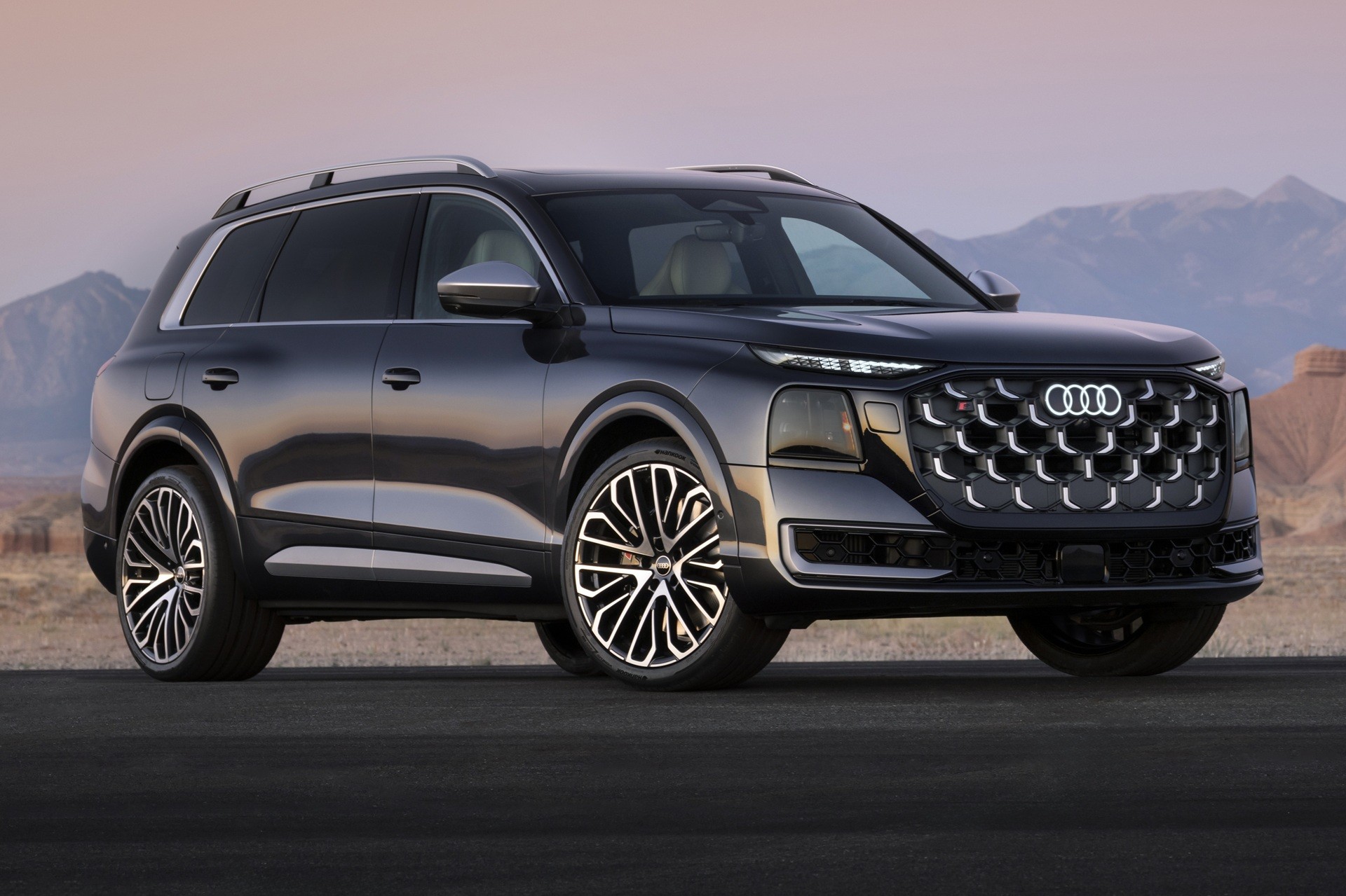 Audi Q9 é revelado: conheça os absurdos do maior e mais caro SUV da marca