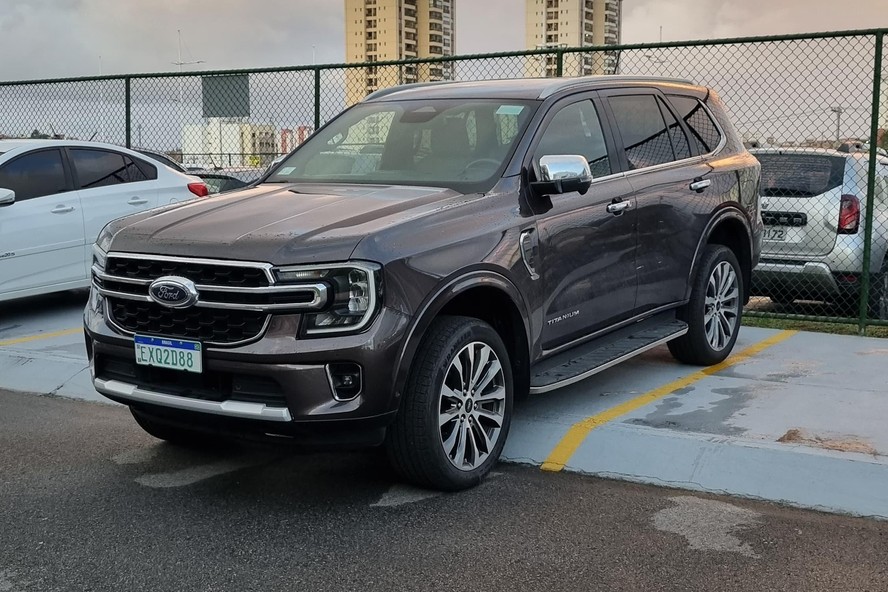 Flagra do Ford Everest, o SUV da Ranger, no Brasil