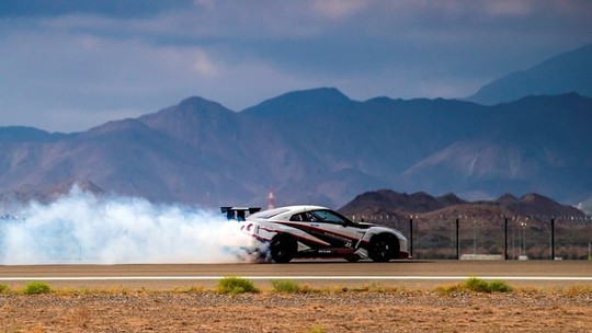 Vídeo: Nissan GT-R quebra recorde de drift mais rápido do mundo