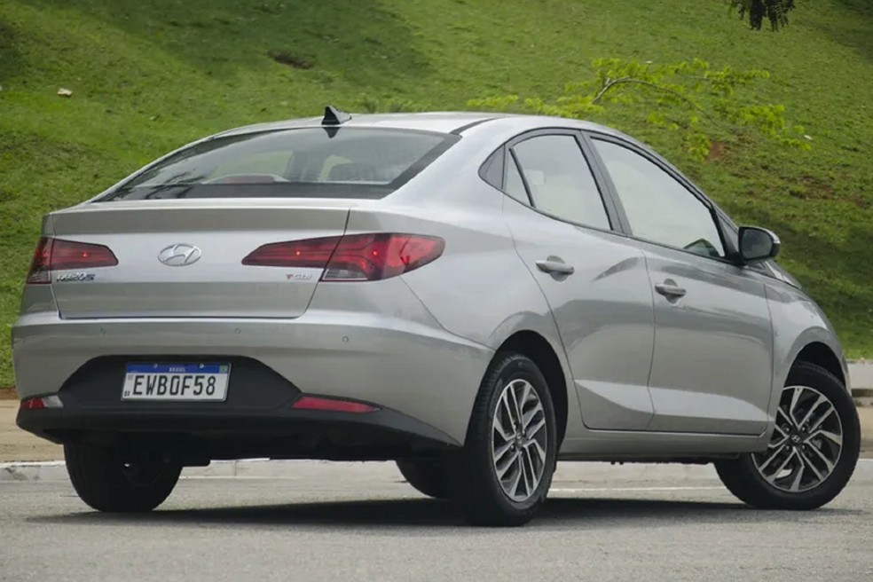 O Hyundai HB20S Evolution tem consumo de 12,8 km/l na cidade e 14,7 km/l na estrada, com gasolina — Foto: Auto News Brasil