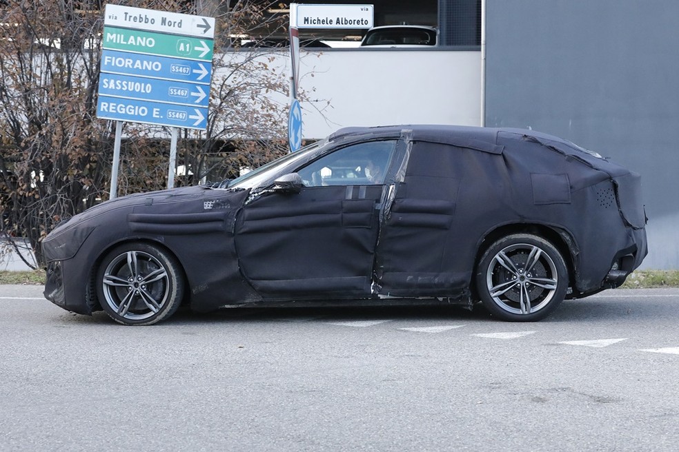 Ferrari Purosangue será mais baixa que SUVs como o Lamborghini Urus — Foto: Automedia